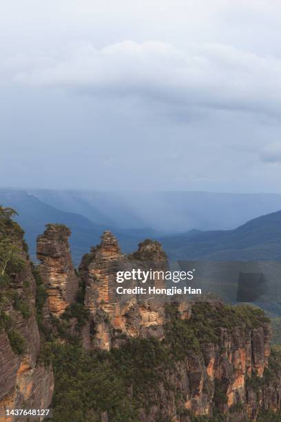 blue mountains, australia. - blue mountains australië stockfoto's en -beelden