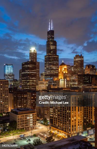 high angle night view of chicago skyline - chicago illinois skyline stock pictures, royalty-free photos & images