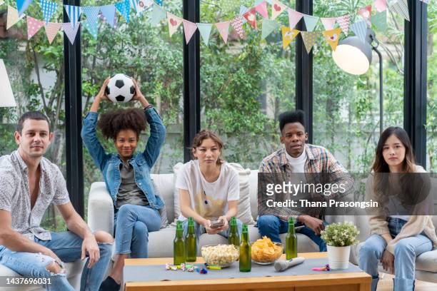 friends are fans of sports games as football love spending their free time at home together. - friends tv show stock pictures, royalty-free photos & images