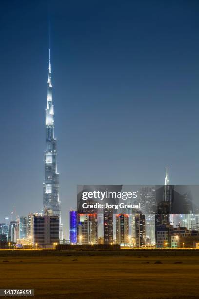 dubai skyline at night - burj khalifa stock-fotos und bilder