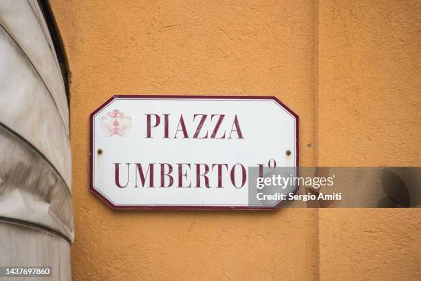 piazza umberto i sign - street name sign stock pictures, royalty-free photos & images