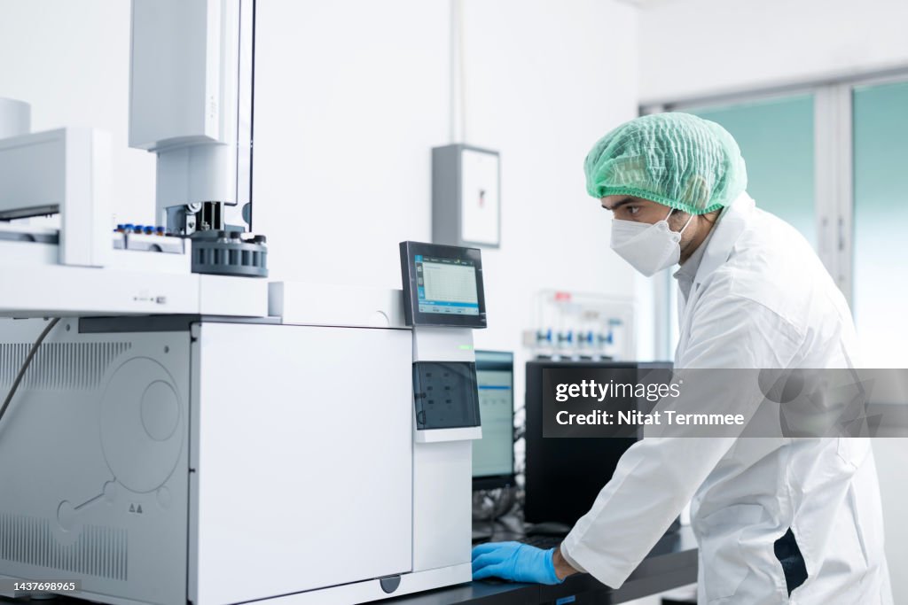 Chrome Lab Sampling Sample And Standard Preparation Of Chromatography Analysis In ...