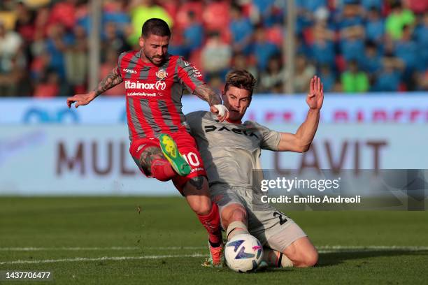 Cristian Buonaiuto of US Cremonese is challenged by Jaka Bijol of Udinese Calcio during the Serie A match between US Cremonese and Udinese Calcio at...