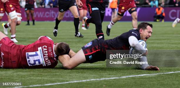 Alex Goode of Saracens dives over for their first try during the Gallagher Premiership Rugby match between Saracens and Sale Sharks at the StoneX...