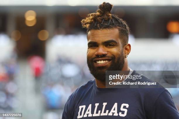 Ezekiel Elliott of the Dallas Cowboys smiles before a game against the Chicago Bears at AT&T Stadium on October 30, 2022 in Arlington, Texas.