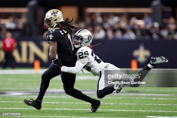 Las Vegas Raiders vs. New Orleans Saints. Fans support on NFL Game.  Silhouette of supporters, big screen with two rivals in background Stock  Photo - Alamy