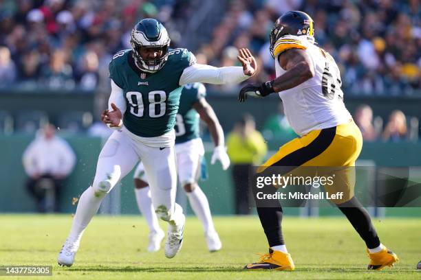 Robert Quinn of the Philadelphia Eagles looks to rush the passer around Dan Moore Jr. #65 of the Pittsburgh Steelers in the second half at Lincoln...