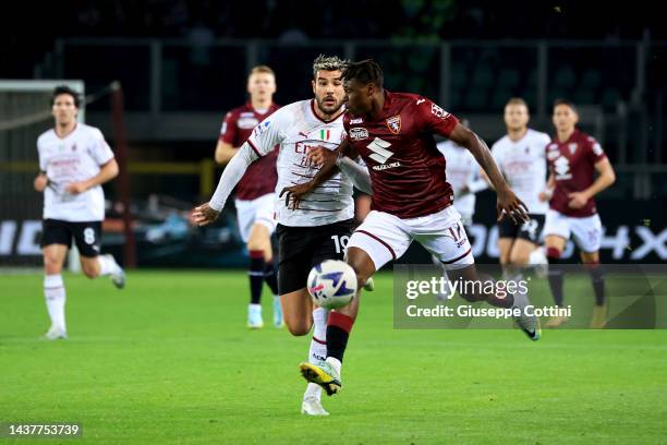 Stephane Singo of Torino FC competes for the ball with Theo Hernandez of AC Milan during the Serie A match between Torino FC and AC Milan at Stadio...