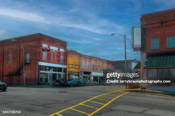 4th street crosswalk salem missouri - missouri stock pictures, royalty-free photos & images