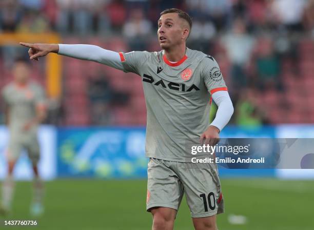 Gerard Deulofeu of Udinese Calcio gestures during the Serie A match between US Cremonese and Udinese Calcio at Stadio Giovanni Zini on October 30,...