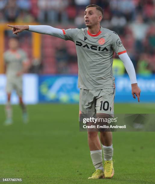 Gerard Deulofeu of Udinese Calcio gestures during the Serie A match between US Cremonese and Udinese Calcio at Stadio Giovanni Zini on October 30,...