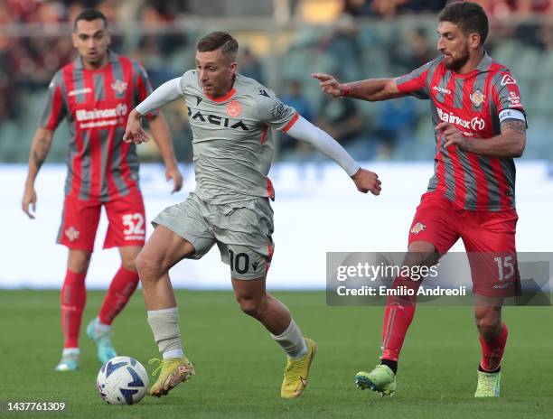 Gerard Deulofeu of Udinese Calcio is challenged by Matteo Bianchetti of US Cremonese during the Serie A match between US Cremonese and Udinese Calcio...