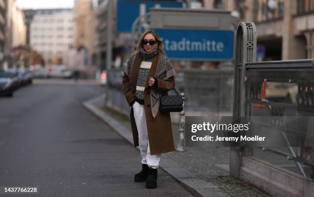 Sonia Lyson wearing black Ugg plateau ultra mini platform boots, white H&M jogging pants, Lala Berlin beige black turtleneck, Lala Berlin checked...