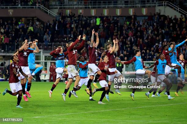 Playes of Torino FC celebrates the win at end of the Serie A match between Torino FC and AC Milan at Stadio Olimpico di Torino on October 30, 2022 in...
