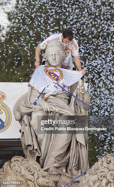 Iker Casillas of Real Madrid ties a Real madrid banner around a statue in Plaza de Cibeles on May 3, 2012 in Madrid, Spain. Real Madrid are...