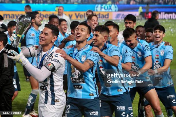 Oscar Ustari goalkeeper of Pachuca celebrates with his teammates after winning the final second leg match between Toluca and Pachuca as part of the...