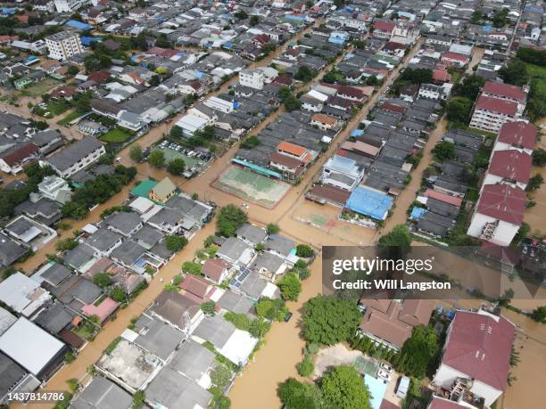 home flooding in chiang mai, thailand - cidade de chiang mai imagens e fotografias de stock
