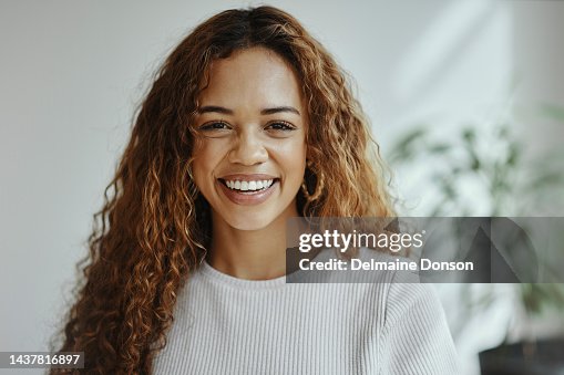 Portrait de femme d’affaires, de gestionnaire ou de ressources humaines pour la réussite professionnelle, l’entreprise que nous embauchons ou l’emploi et l’opportunité de travail. Entrepreneur ou employé RH d’entreprise visage heureux pour un Portrait de femme d’affaires, de gestionnaire ou de ressources humaines pour la réussite professionnelle, l’entreprise que nous embauchons ou l’emploi et l’opportunité de travail. Entrepreneur ou employé RH d’entreprise visage heureux pour un