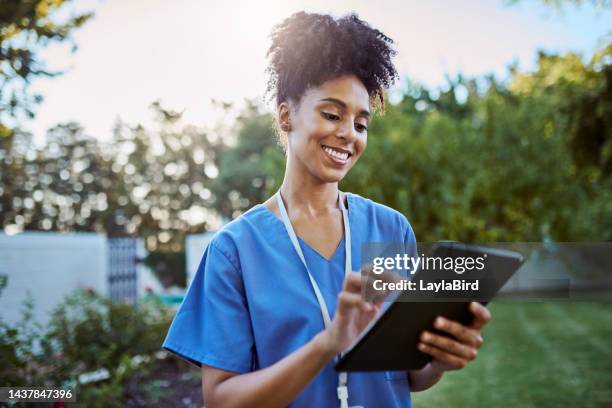 medical nurse, caregiver and digital tablet for test results, physiotherapy schedule and nursing home consulting calendar. smile, happy and technology for working physiotherapist in brazilian garden - happy ipad beautiful stockfoto's en -beelden