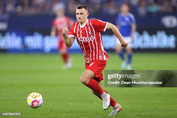 Maximilian Eggestein of SC Freiburg in action during the Bundesliga match between FC Schalke 04 and Sport-Club Freiburg at Veltins-Arena on October...