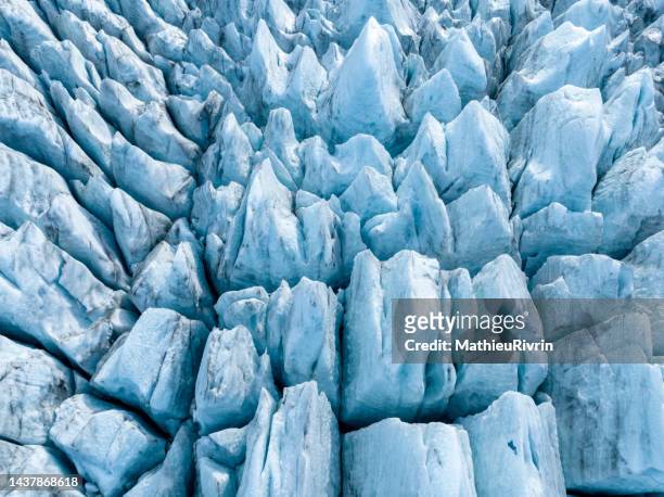 iceland from the sky : fjallsarlon glacier - ghiacciai foto e immagini stock