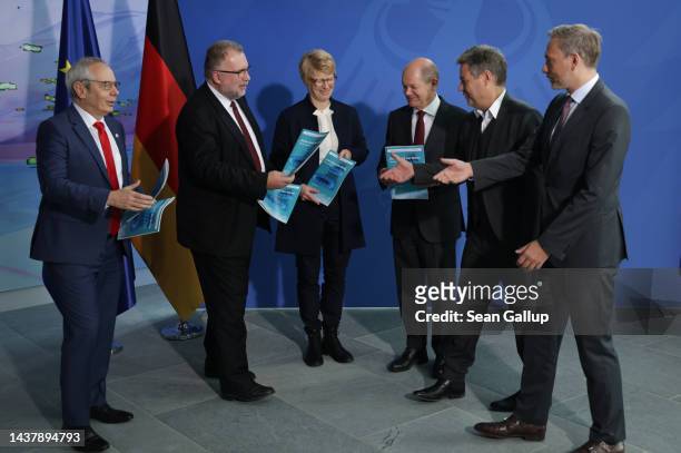 Commission of experts members Michael Vassiliadis, Siegfried Russwurm and Veronika Grimm present German Chancellor Olaf Scholz, Economy and Climate...