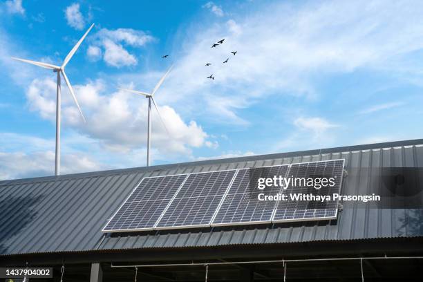 solar panel, solar energy, house, - agrarisch gebouw stockfoto's en -beelden