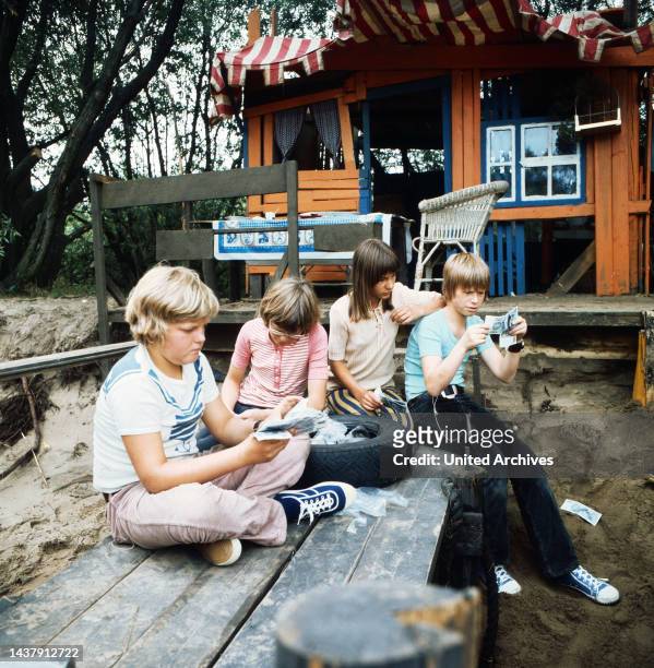 Konny und seine drei Freunde, Fernsehserie, Deutschland 1974 - 1974, Darsteller: Thies Lüders, Dieter Meyer, Peer Kock, Angelika Braut.