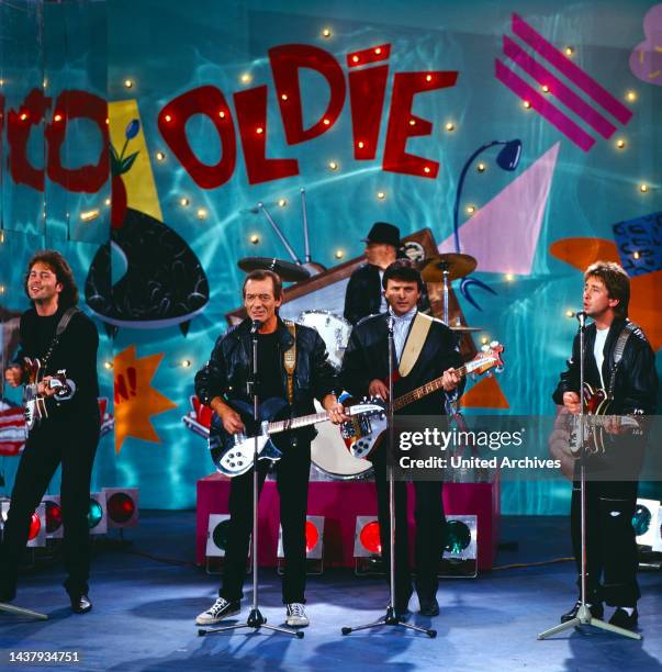 The Hollies, britische Pop und Rock Band, Bild: Allan Coates, Allan Clark, Bobby Elliott, Ray Stiles, Tony Hicks, TV-Auftritt in Deutschland, 1987.