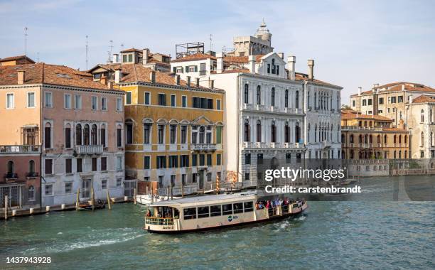 view down canale grande with a view to the palaces - vaporetto stockfoto's en -beelden