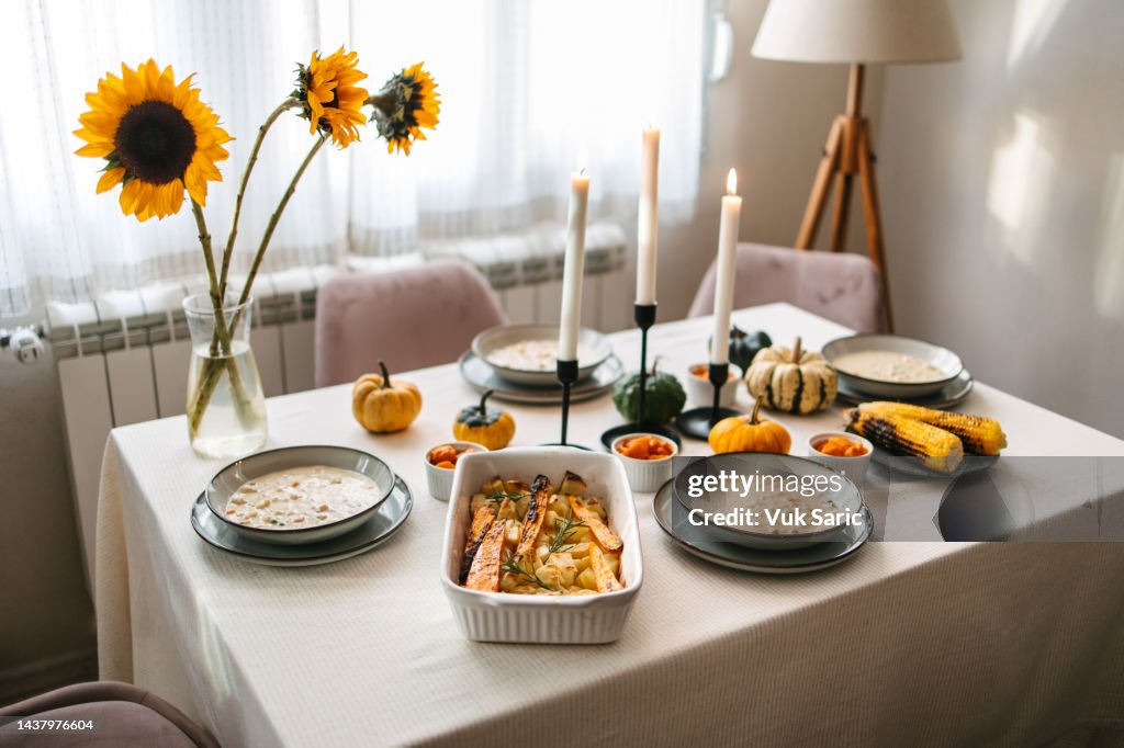 Set table for Thanksgiving lunch