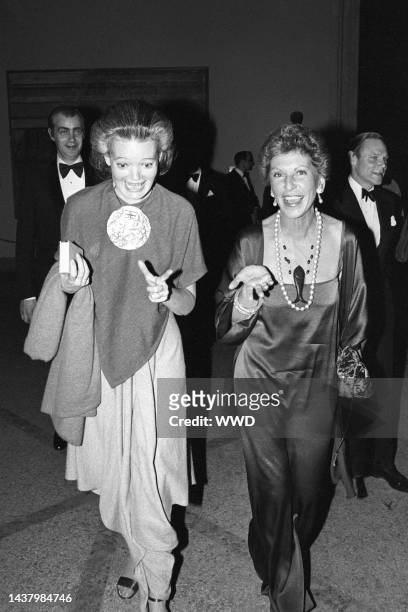 Published; Cropped for publication; Also ran in W 4/25/1980 p.6; Chessy Rayner and Gerl Stutz having a grand old time at the Metropolitan Museum of...