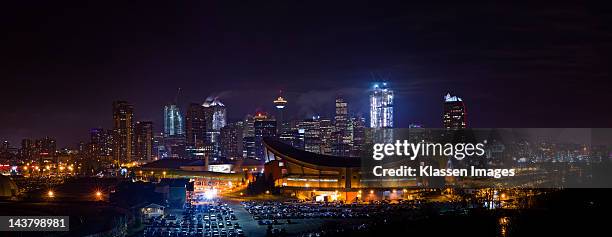 panoramic view of downtown calgary - calgary stockfoto's en -beelden