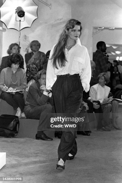 Model Paulina Porizkova on the runway of the Donna Karan fall 1985 ready to wear collection.