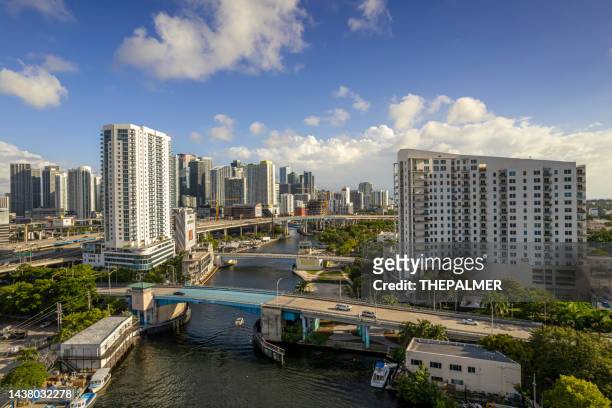 drone view of the miami river on a beautiful day - brickell stockfoto's en -beelden
