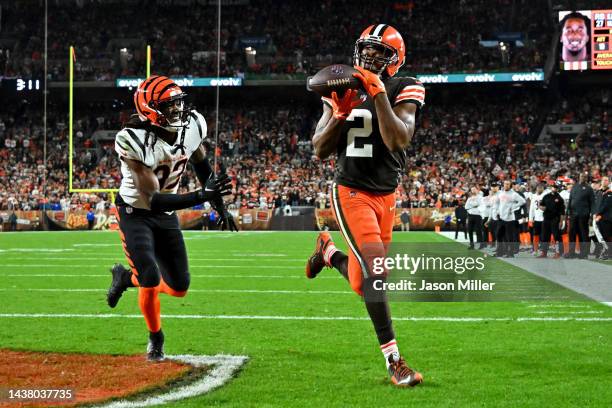 Amari Cooper of the Cleveland Browns completes the catch for a touchdown during the second half of the game against the Cincinnati Bengals at...