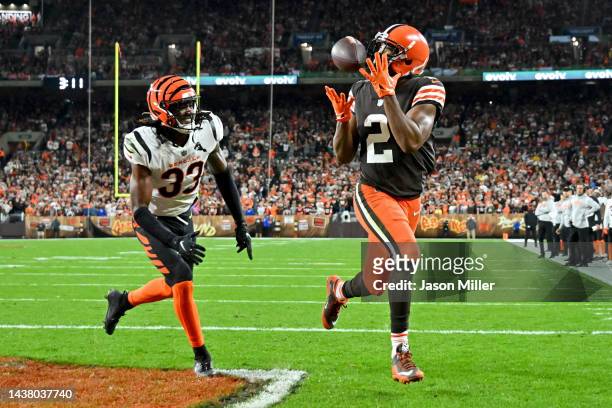 Amari Cooper of the Cleveland Browns completes the catch for a touchdown during the second half of the game against the Cincinnati Bengals at...