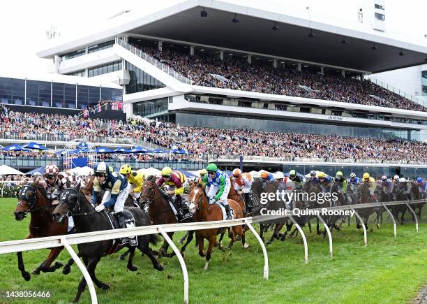 The field round the bend in race seven, the Lexus Melbourne Cup during 2022 Lexus Melbourne Cup Day at Flemington Racecourse on November 01, 2022 in...