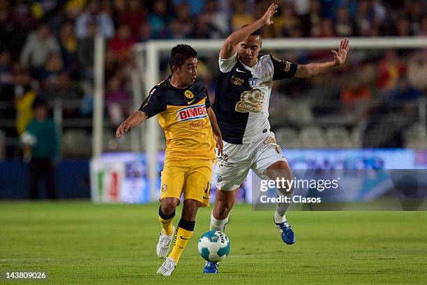 Christian Bermudez of America struggles for the ball with Gerardo Rodriguez of Pachuca during a match between Pachuca and America as part of the...