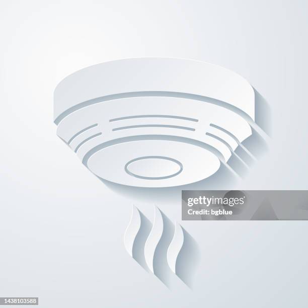 ilustraciones, imágenes clip art, dibujos animados e iconos de stock de detector de humo. icono con efecto de corte de papel sobre fondo en blanco - smoke-detector-with-smoke