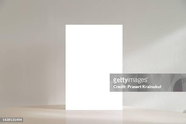 mock up label the blank menu frame in restaurant - man standing white background stock-fotos und bilder