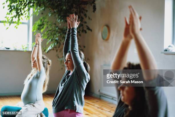 pregnancy yoga class - yoga prop stock pictures, royalty-free photos & images