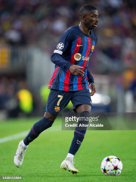 Ousmane Dembele of FC Barcelona runs with the ball during the UEFA Champions League group C match between FC Barcelona and FC Bayern München at...