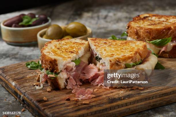 grilled cheese with prosciutto and brie - grillad sandwich bildbanksfoton och bilder