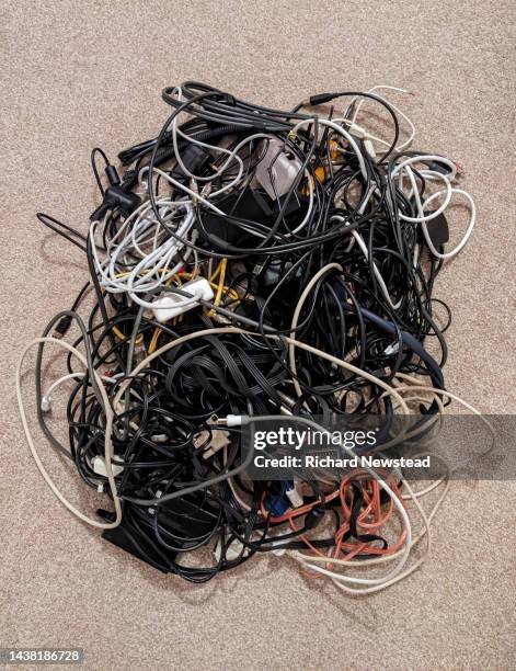 cable chaos - slow bandwidth stock pictures, royalty-free photos & images