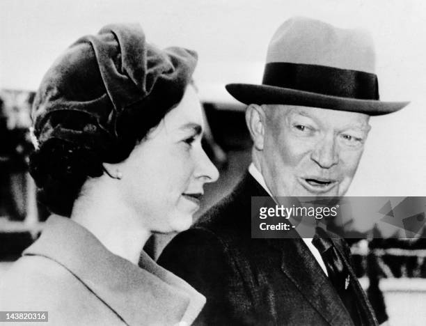 The Queen Elizabeth II is welcomed by President Eisenhower, 18 October 1957 in Washington. - Queen Elizabeth II travels to the United States between...