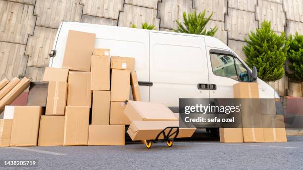 cargo delivery - pick up truck stockfoto's en -beelden