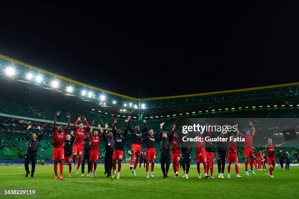 Players of Eintracht Frankfurt celebrates their side's win after the final whistle of the UEFA Champions League group D match between Sporting CP and...