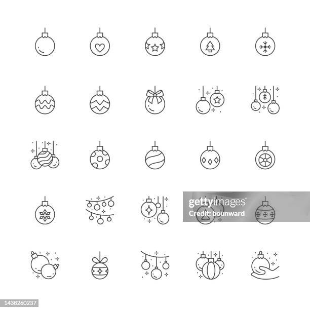 ilustraciones, imágenes clip art, dibujos animados e iconos de stock de iconos de línea de bolas de navidad trazo editable - decorar