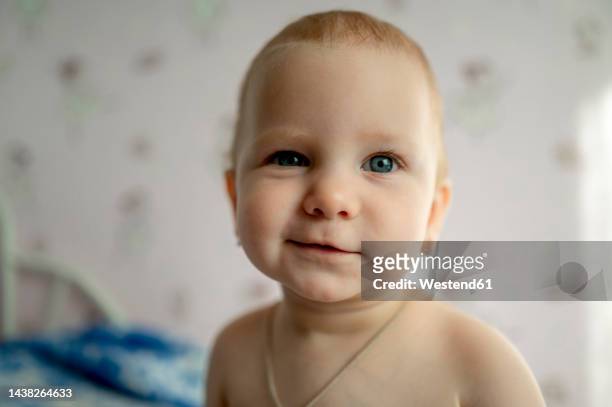 cute smiling baby girl at home - babyface stock-fotos und bilder